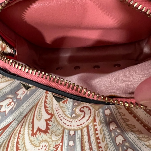 New Authentic Valentino Rockstud nano bucket bag/crossbody - Picture 3 of 6